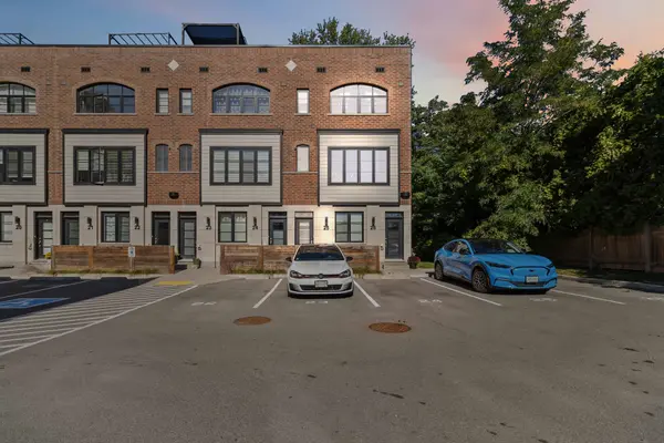 Burlington, ON L7T 2C9,405 Plains RD E #25