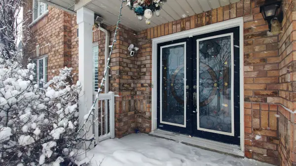 Mississauga, ON L5W 1K2,881 Knotty Pine GRV