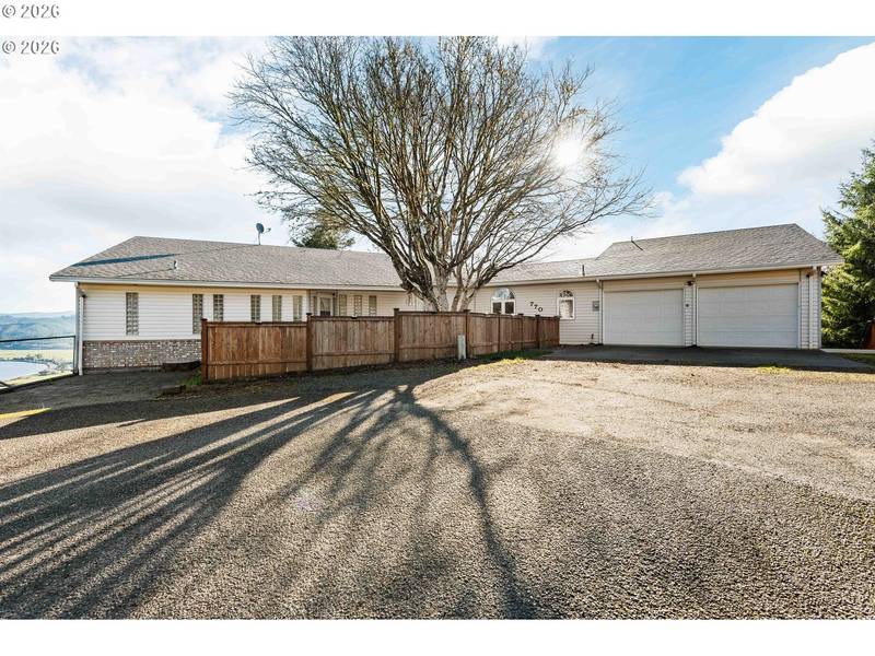 770 18TH AVE, Coos Bay, OR 97420