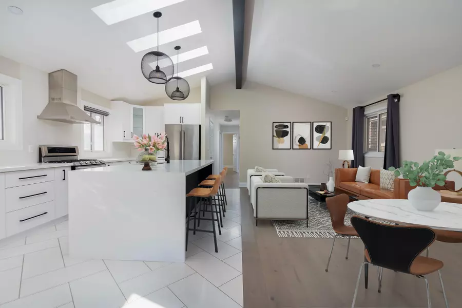 934 Beechwood AVE #Upper, Mississauga, ON L5G 4E2