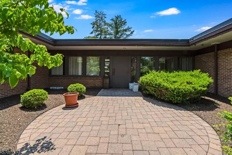 Madison Boro, NJ 07940,8 Shunpike Rd