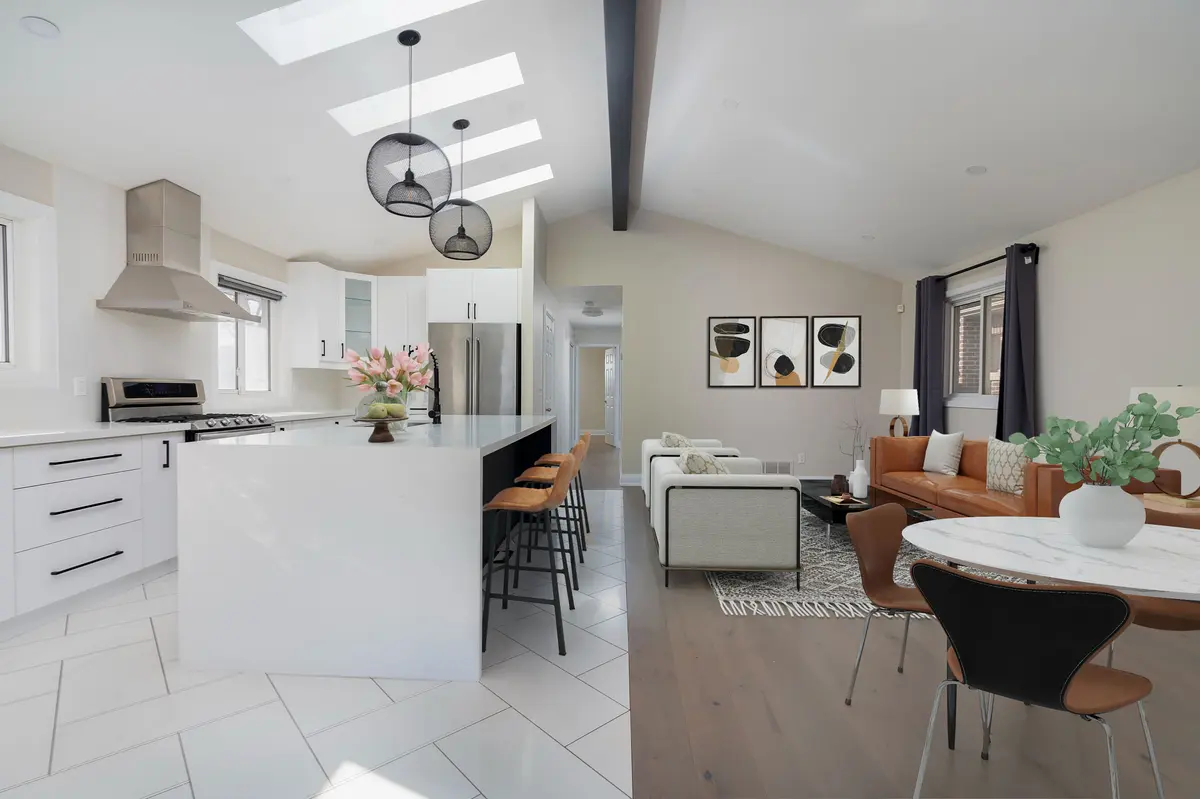 Mississauga, ON L5G 4E2,934 Beechwood AVE #Upper