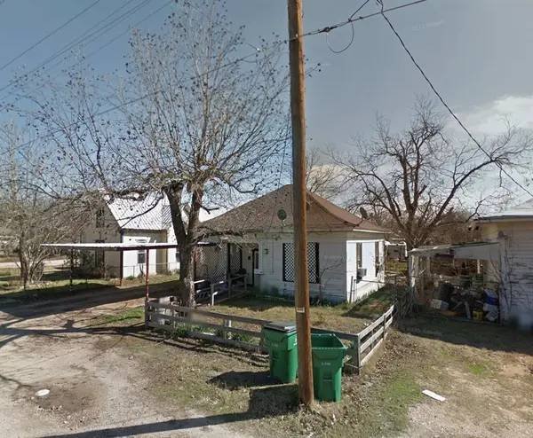 308 E Ross Avenue, Mart, TX 76664