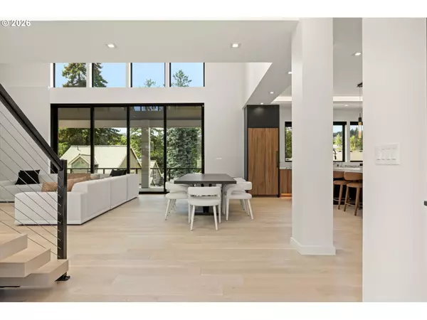 Lake Oswego, OR 97034,13041 THOMA RD