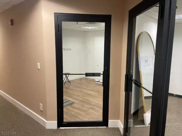 Morristown Town, NJ 07960,14 Pine St