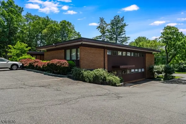 Madison Boro, NJ 07940,8 Shunpike Rd