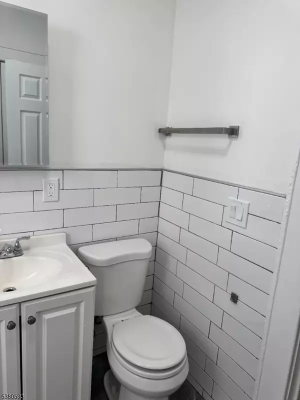 Newark City, NJ 07103,359 S 20Th St