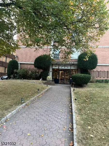 Elizabeth City, NJ 07208,704-712 N Broad St #3D