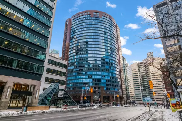 33 University AVE #1702, Toronto C01, ON M5J 2S7