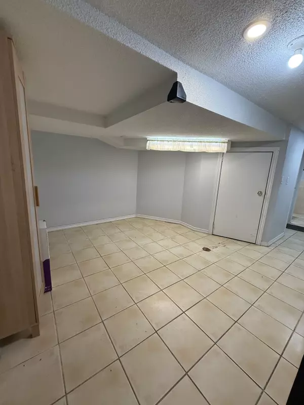 Toronto E01, ON M4M 3B4,30 Curzon ST #LOWER