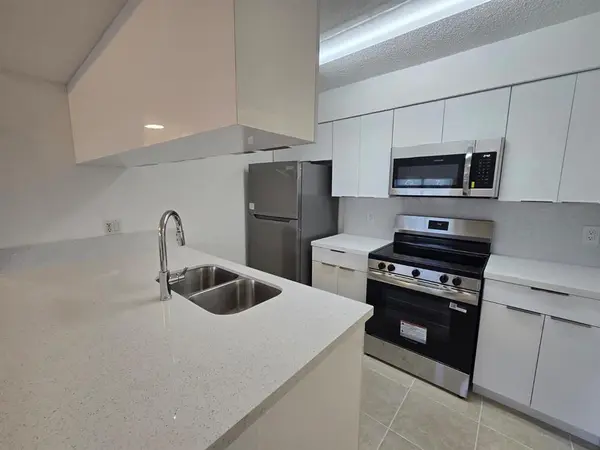 Pompano Beach, FL 33069,1241 SW 46th Ave #1002