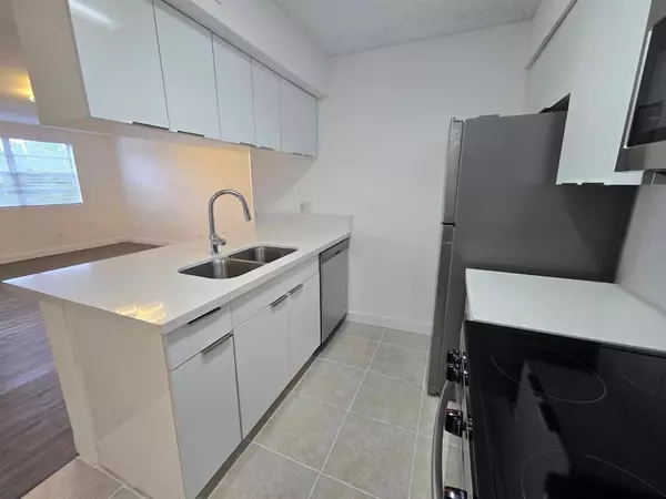 Pompano Beach, FL 33069,1241 SW 46th Ave #1002