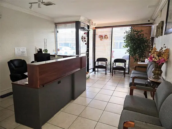 Hialeah, FL 33015,6187 NW 167th St #H23