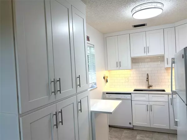 Vero Beach, FL 32962,34 Pine Arbor Ln #203