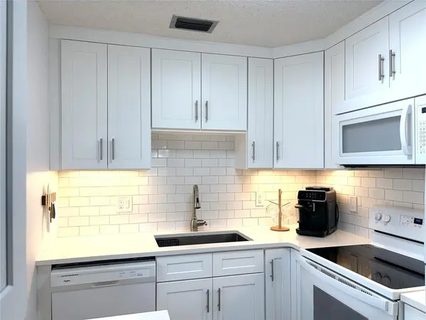 Vero Beach, FL 32962,34 Pine Arbor Ln #203