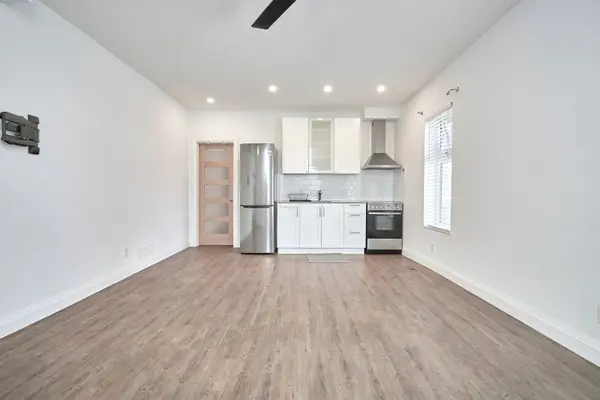 Barrie, ON L4N 2H8,77 Victoria ST #D