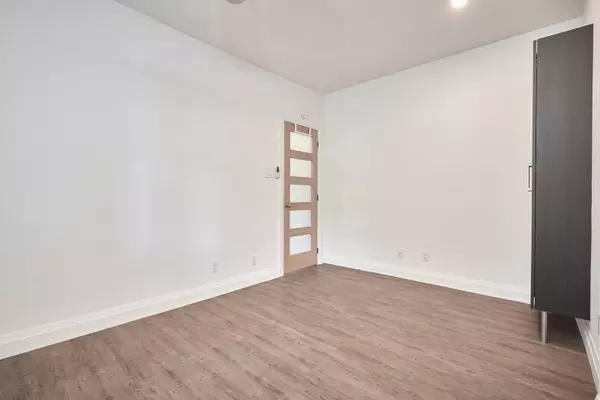 Barrie, ON L4N 2H8,77 Victoria ST #D