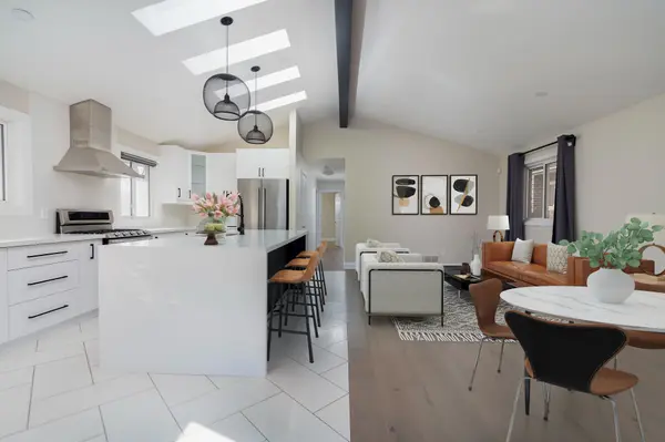 Mississauga, ON L5G 4E2,934 Beechwood AVE #Upper