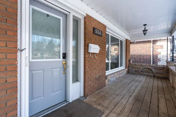 Mississauga, ON L5G 4E2,934 Beechwood AVE #Upper