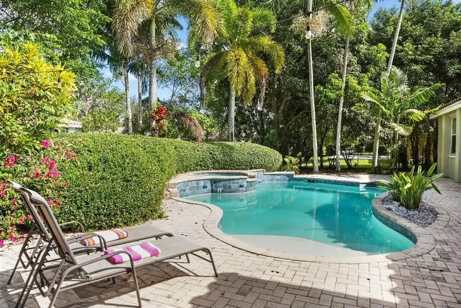 8209 SW 173rd Ter, Palmetto Bay, FL 33157