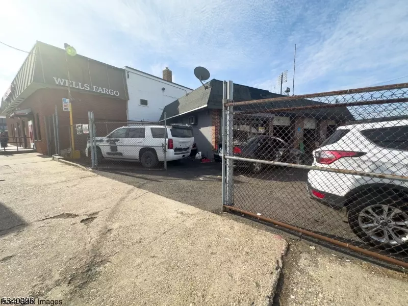 Newark City, NJ 07107,424 Bloomfield Ave