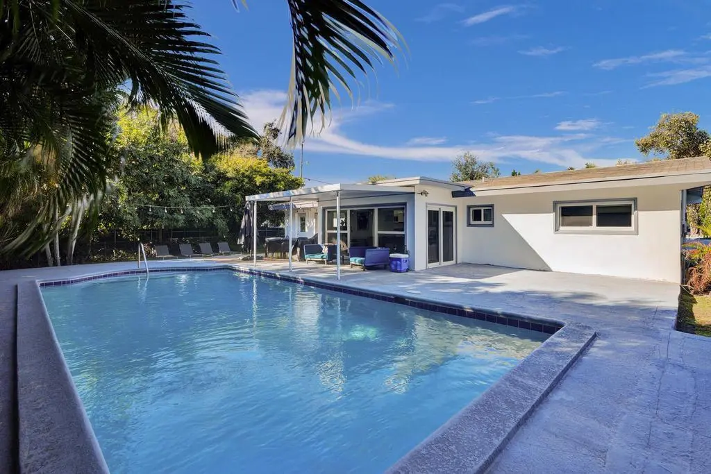 Miami, FL 33161,1050 NE 150th St