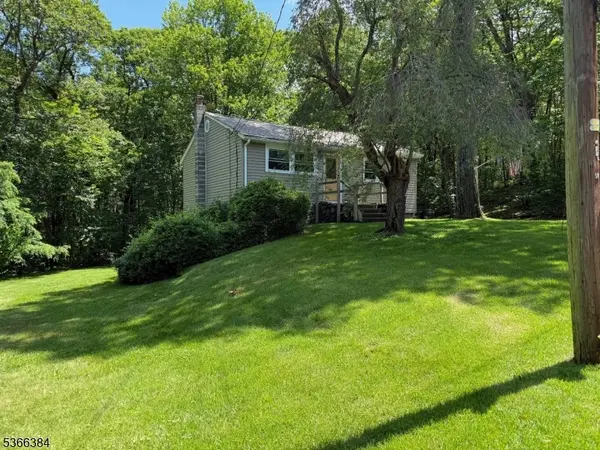 39 Chickadee Ln, West Milford Twp., NJ 07421