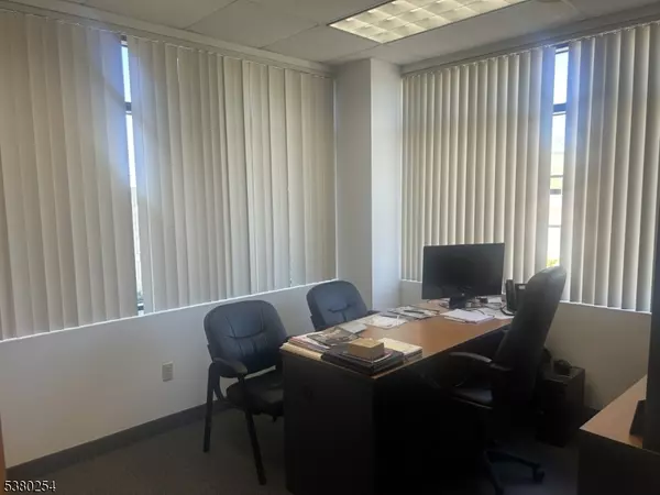 Somerville Boro, NJ 08876,92 E Main St