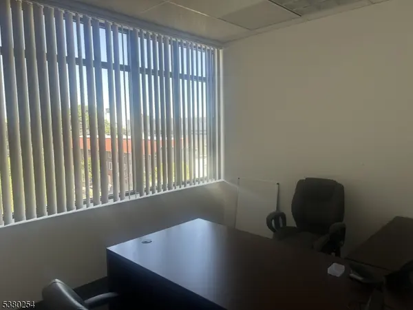 Somerville Boro, NJ 08876,92 E Main St