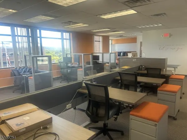 Somerville Boro, NJ 08876,92 E Main St