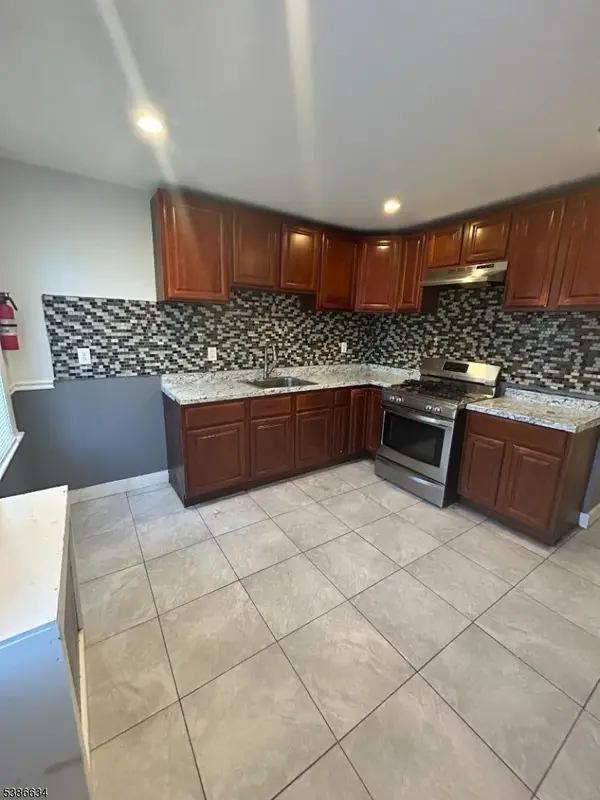 Newark City, NJ 07108,182 Seymour Ave First FL