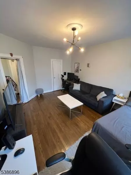 Hackensack City, NJ 07601,303 Hamilton Pl #D4