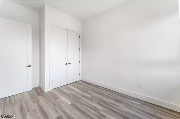 East Orange City, NJ 07017,55 Washington St #4j