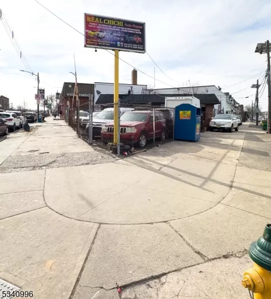 Newark City, NJ 07107,424 Bloomfield Ave