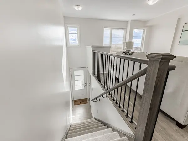 48 Shawfield WAY, Whitby, ON L1R 0N8