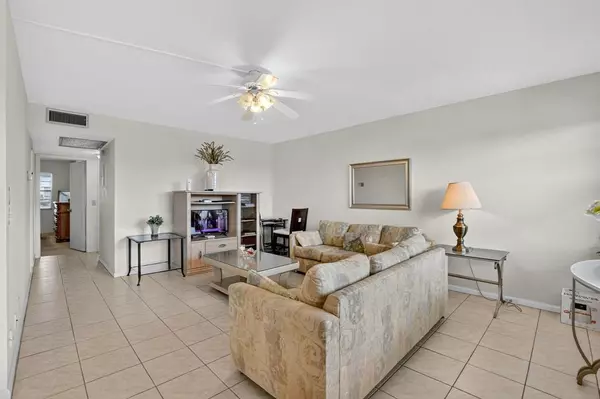 Boca Raton, FL 33434,3025 Guildford B #3025