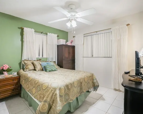 Tamarac, FL 33319,4929 NW 53rd St