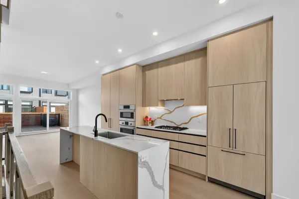 Mississauga, ON L5H 0B2,35 Lou Parsons WAY #60