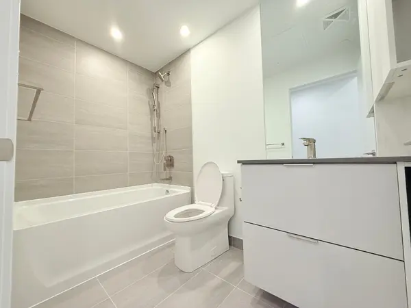 Mississauga, ON L5A 4C6,1 Fairview RD E #405