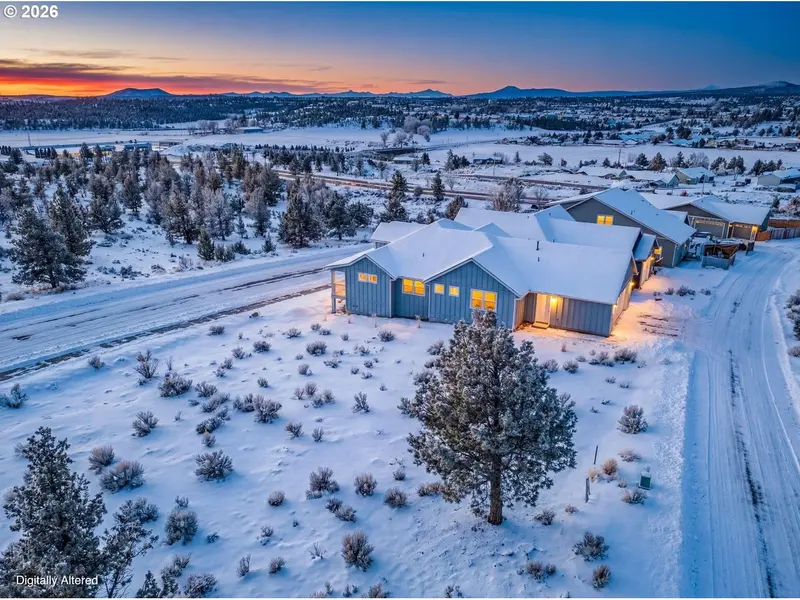 1092 SE BLUEGRASS LN, Madras, OR 97741