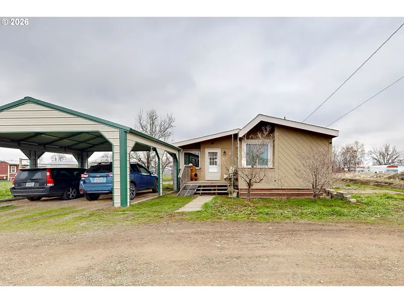 53427 Ruby LN, Milton Freewater, OR 97862