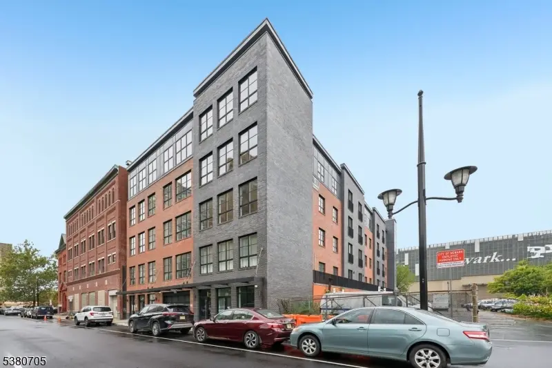 289 Halsey St #200, Newark City, NJ 07102