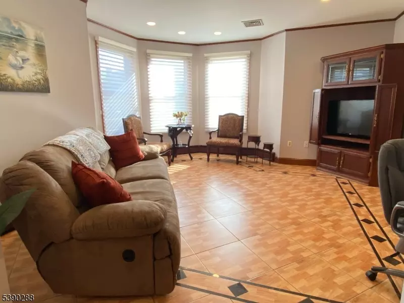 Newark City, NJ 07104,247 Montclair Ave #1