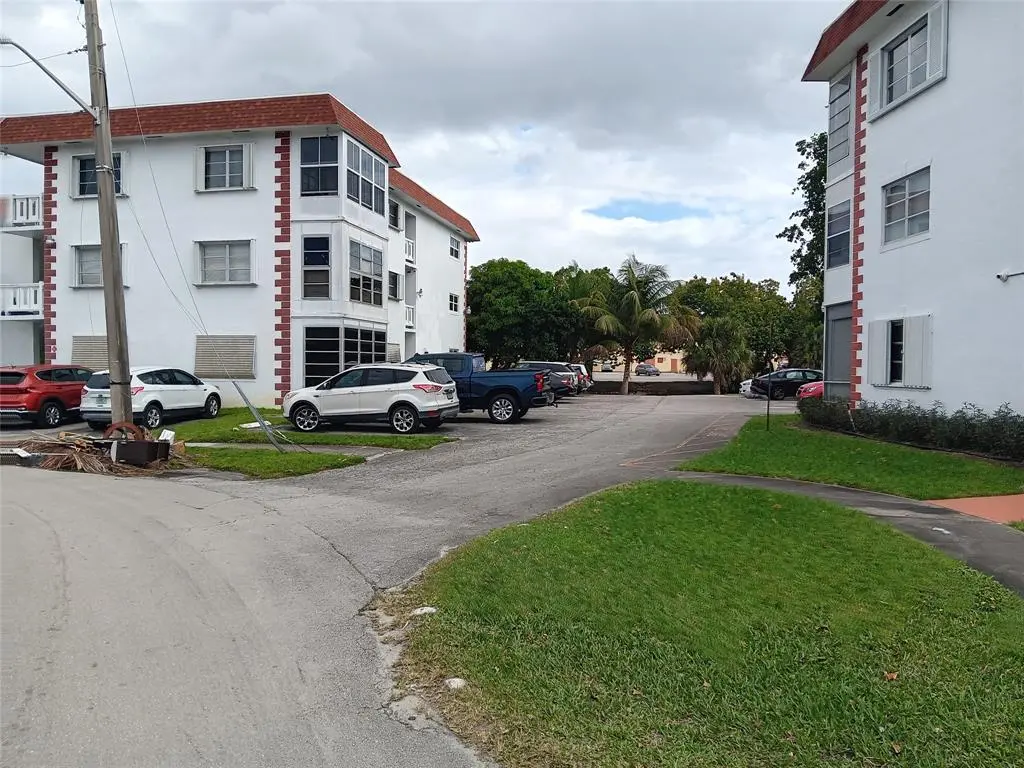 Lauderhill, FL 33313,4310 NW 12th Ct #203