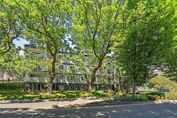 1124 Esquimalt Rd #101, Esquimalt, BC V9A 3N4