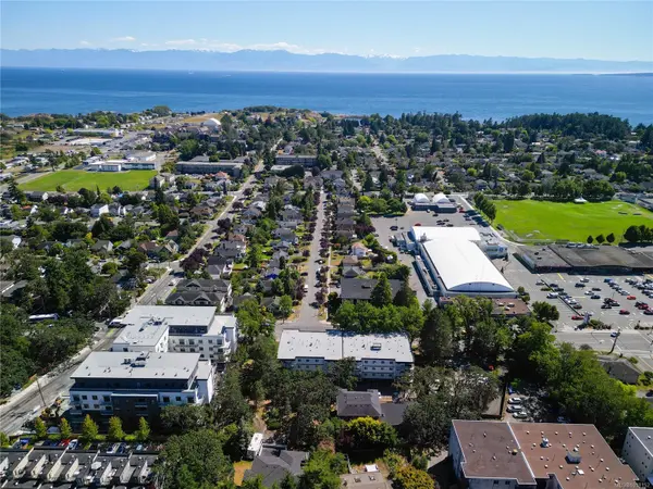 1124 Esquimalt Rd #101, Esquimalt, BC V9A 3N4