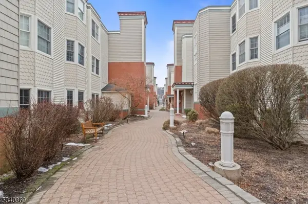 Edgewater Boro, NJ 07020,344 The Promenade #344