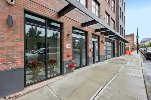 Newark City, NJ 07102,289 Halsey St #200