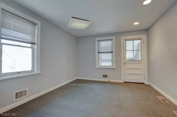 Montclair Twp., NJ 07042,92 Church St 1st fl