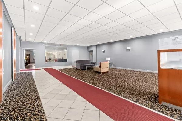 Passaic City, NJ 07055,170-202 Lafayette Ave #i